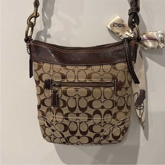 Coach Handbags - Y2K Coach Signature Crossbody H0685-10402.  EUC